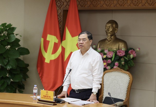 Phó Thủ tướng Thường trực yêu cầu biểu trưng phải thể hiện được bản sắc văn hóa, hình ảnh và vị thế của Việt Nam trên cương vị nước chủ nhà APEC 2027. Ảnh: VGP.