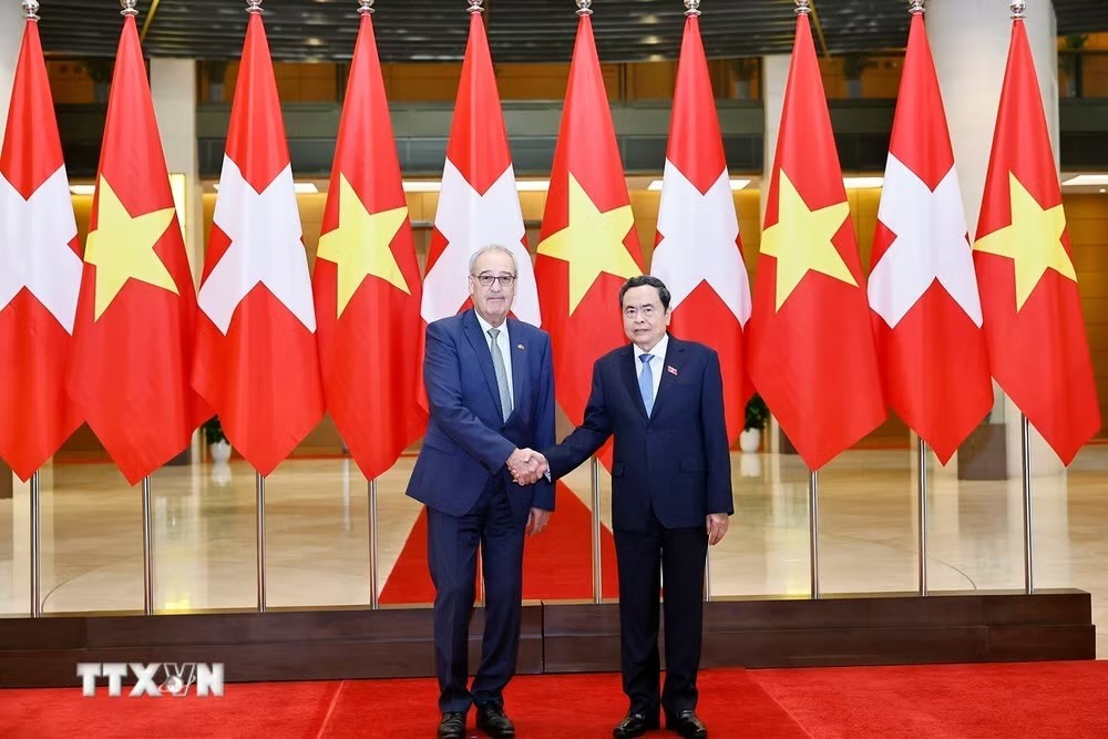 Chủ tịch Quốc hội Trần Thanh Mẫn hội kiến Tổng thống Thụy Sĩ Guy Parmelin. Ảnh: TTXVN.