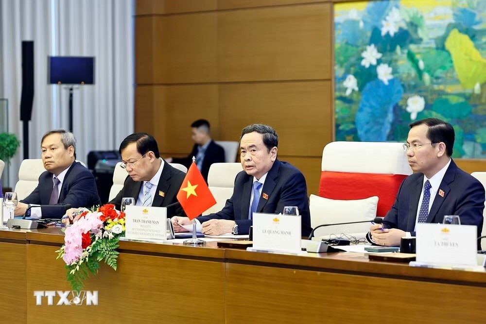 Chủ tịch Quốc hội Trần Thanh Mẫn phát biểu tại cuộc hội kiến Tổng thống Thụy Sĩ Guy Parmelin. Ảnh: TTXVN.