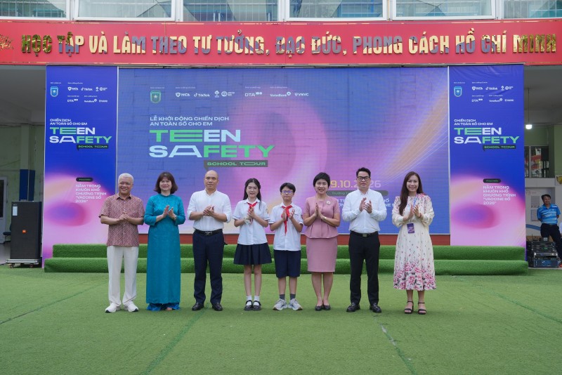 chương trình “Teen Safety School Tour 2026 – An toàn số cho em” khởi động tại Trường THCS Nam Từ Liêm