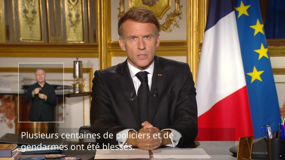 Tổng thống Pháp Emmanuel Macron phát biểu trước toàn quốc tối 18/10 giờ địa phương. Ảnh chụp màn hình