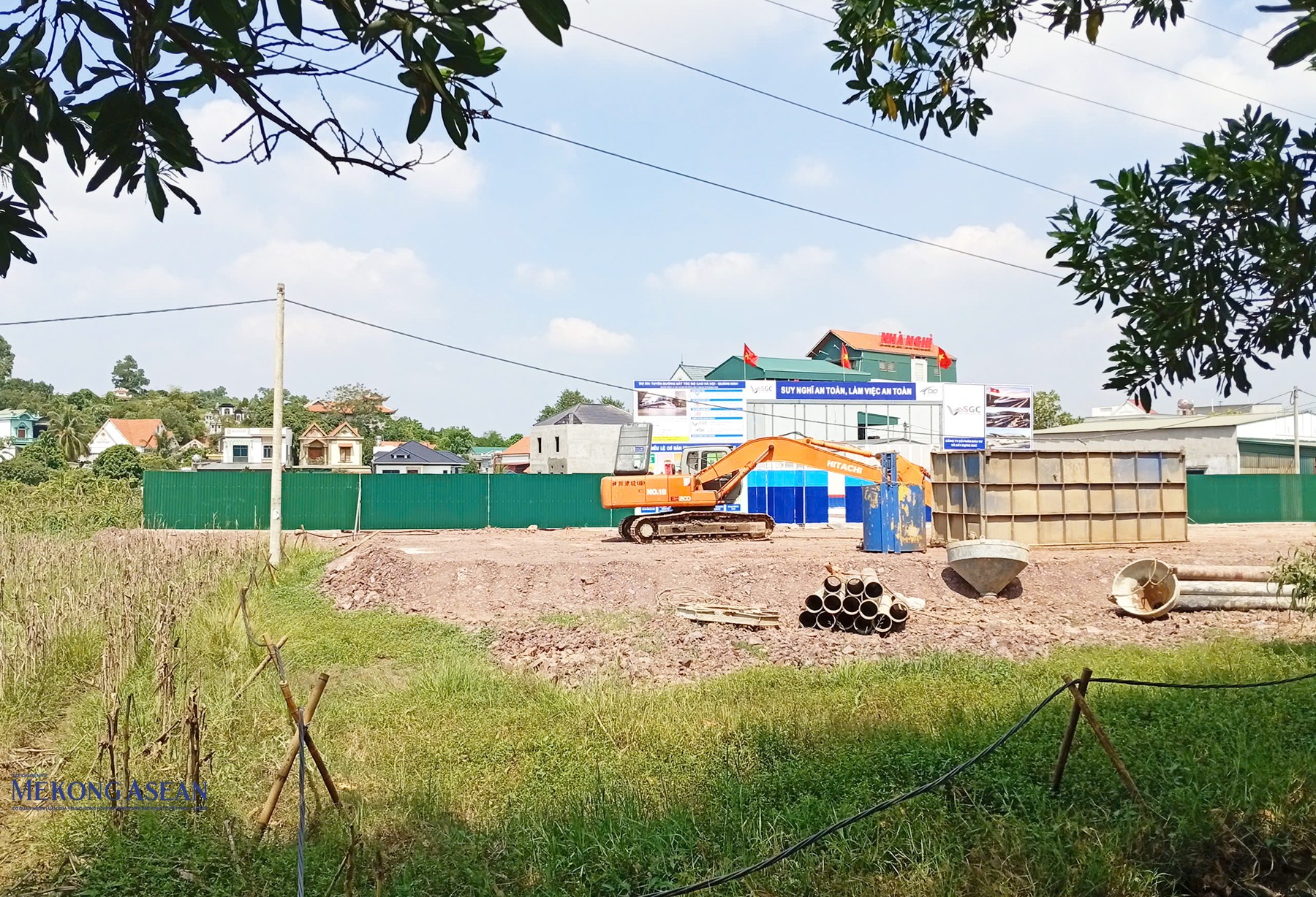 Dự án đường sắt tốc độ cao Hà Nội - Quảng Ninh có chiều dài đi qua địa bàn phường Bắc An Phụ và phường Phạm Sự Mạnh khoảng 7,68km. Ảnh: Phùng Nguyện.