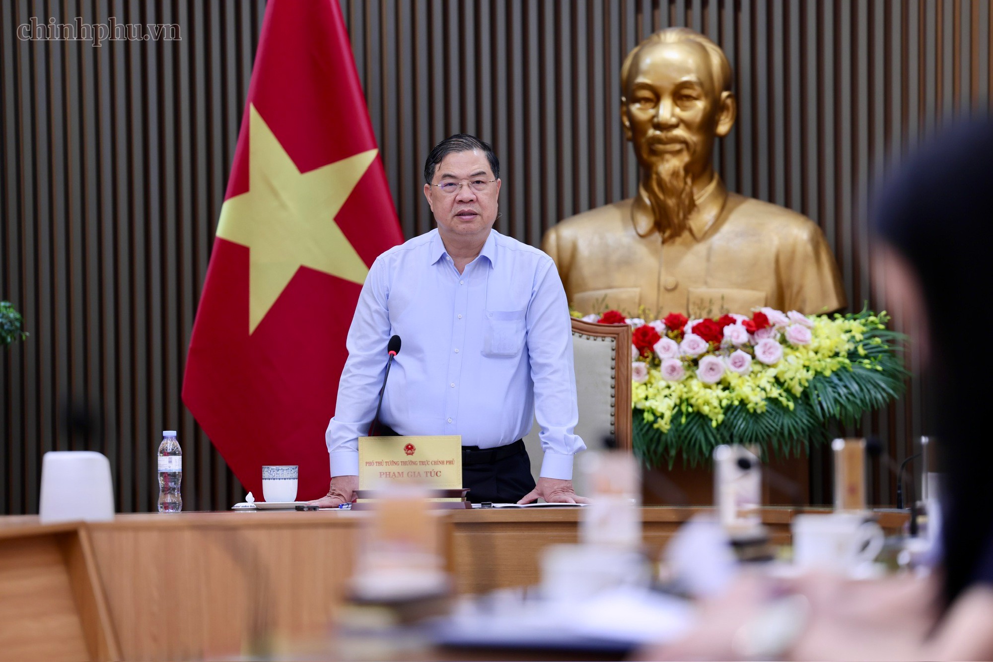 Phó Thủ tướng Thường trực Phạm Gia Túc chủ trì cuộc họp với tỉnh Lạng Sơn và các bộ, ngành liên quan về tình hình triển khai Đề án thí điểm xây dựng cửa khẩu thông minh tại Lạng Sơn. Ảnh: VGP.