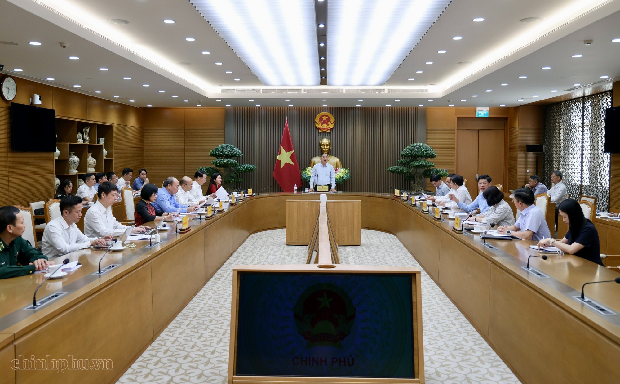 Phó Thủ tướng Thường trực yêu cầu tỉnh Lạng Sơn tiếp tục đẩy nhanh hơn nữa tiến độ triển khai các dự án hạ tầng, phấn đấu hoàn thành giai đoạn một trong quý 1/2027. Ảnh: VGP.