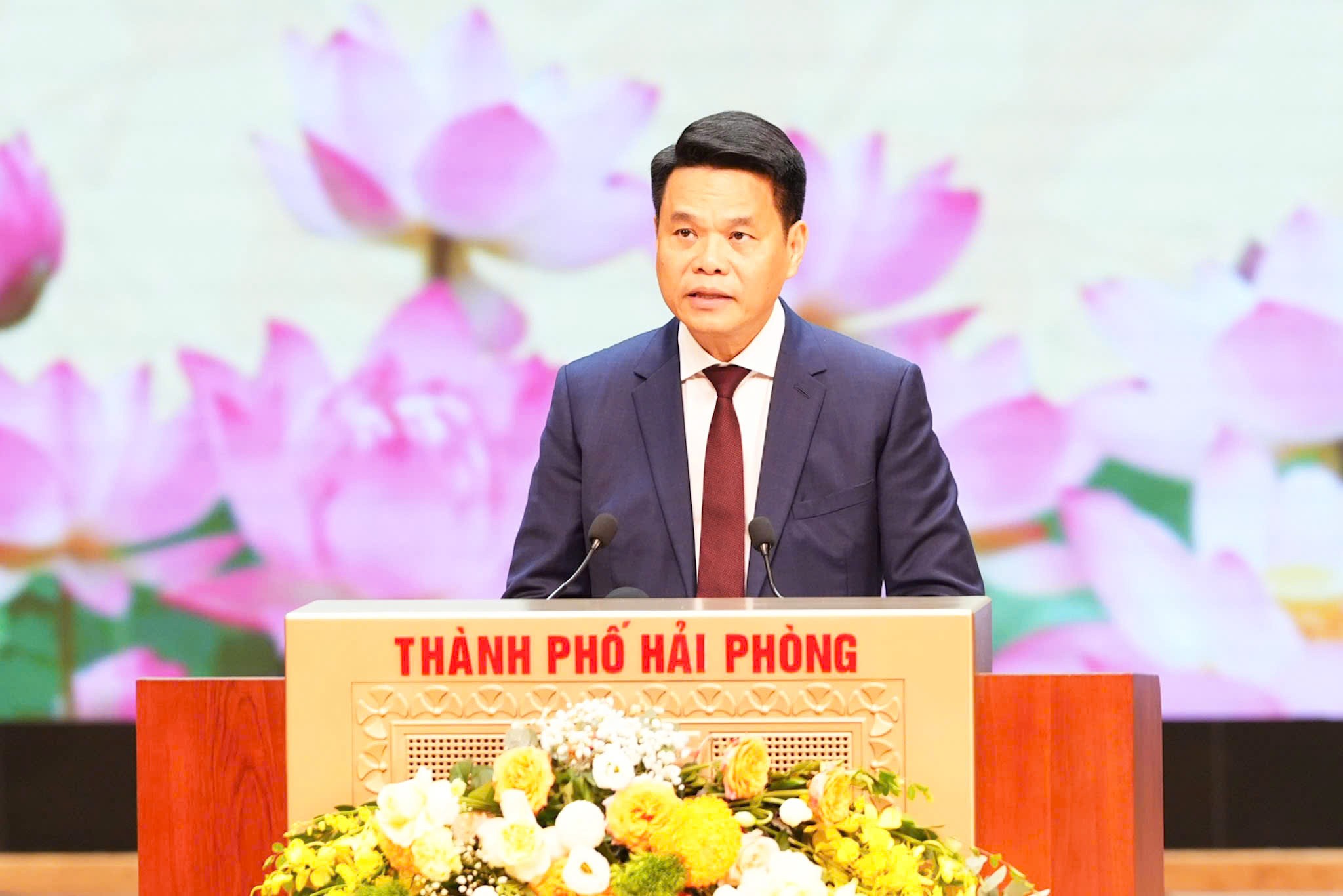 Ông Lê Ngọc Châu, Ủy viên Trung ương Đảng, Bí thư Thành ủy, Trưởng Đoàn đại biểu Quốc hội thành phố Hải Phòng phát biểu.