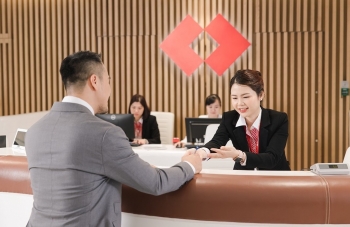 Techcombank lập kỷ lục lợi nhuận quý 3, thu dịch vụ tăng 40%