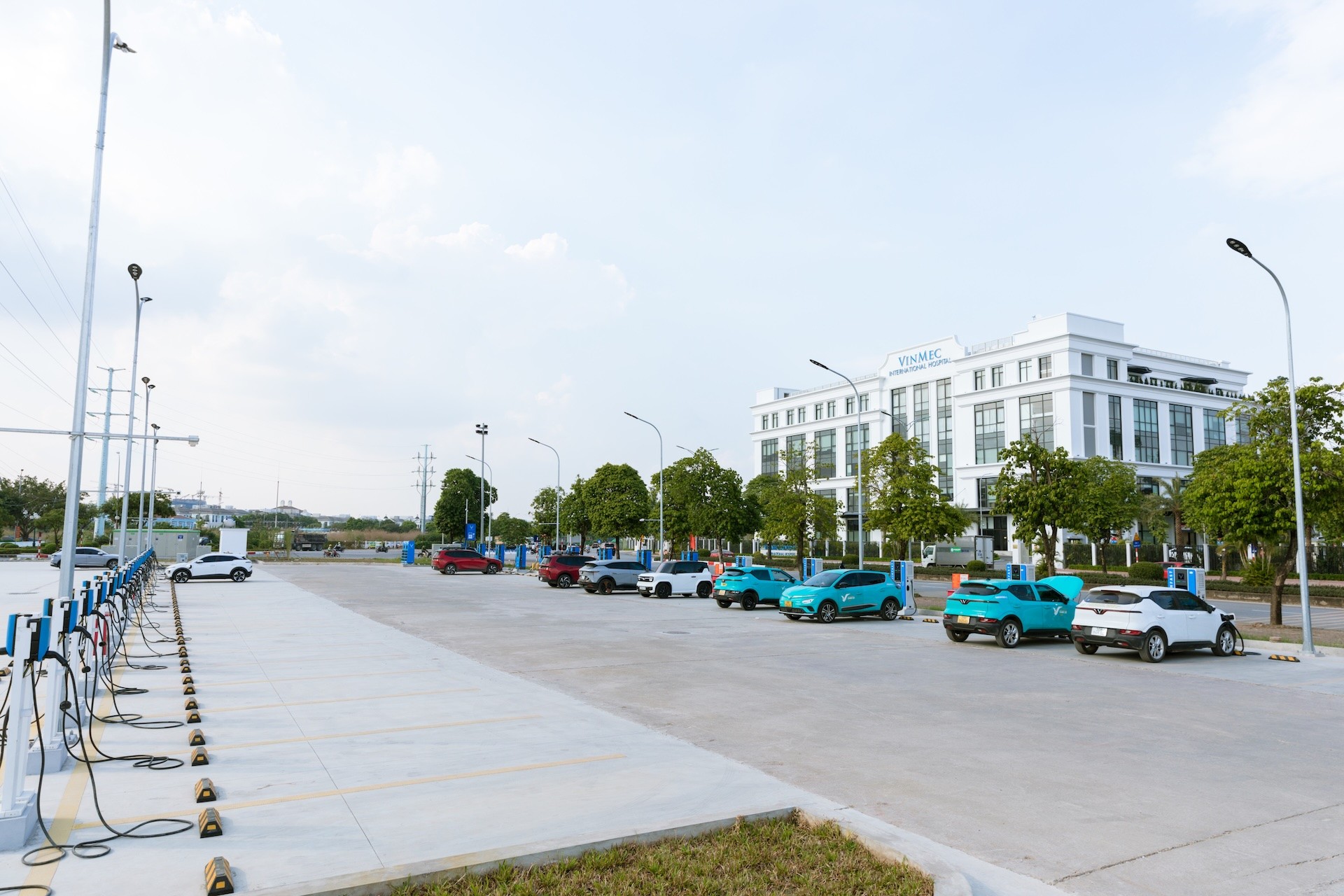 V-Green đưa vào vận hành trạm sạc ô tô điện lớn nhất Việt Nam