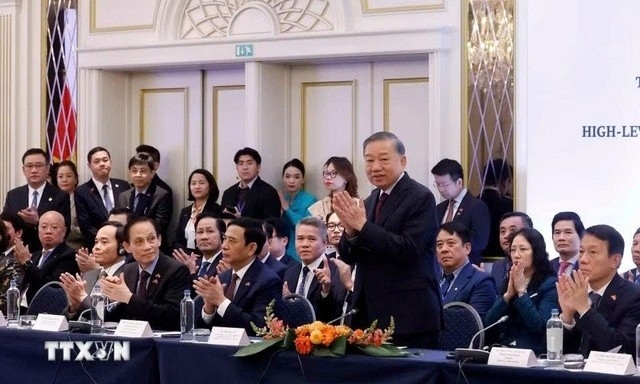 Tổng Bí thư, Chủ tịch nước dự tọa đàm cấp cao với doanh nghiệp châu Âu và Bỉ