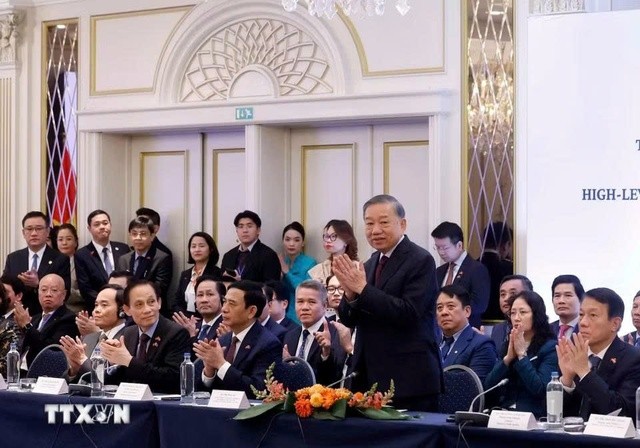 Tổng Bí thư, Chủ tịch nước dự tọa đàm cấp cao với doanh nghiệp châu Âu và Bỉ