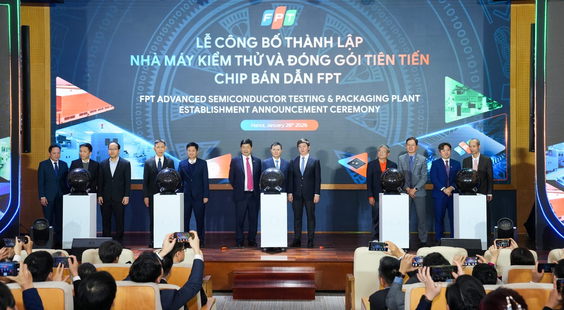 Lễ công bố thành lập Nhà máy Kiểm thử và Đóng gói tiên tiến chip bán dẫn FPT. Ảnh: FPT.