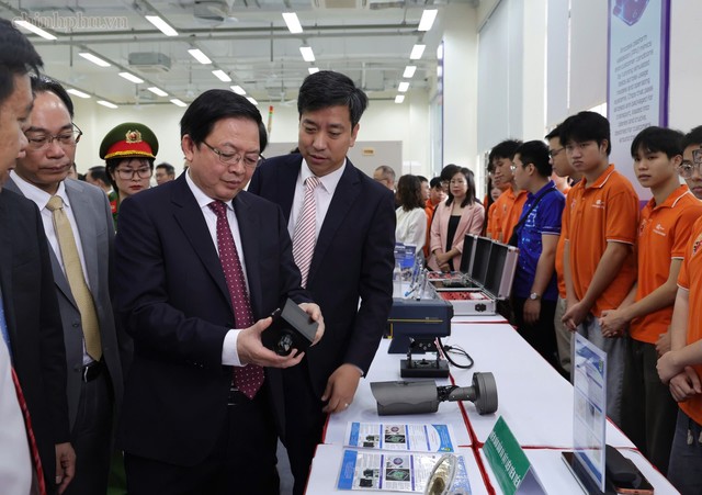Đại học Quốc gia Hà Nội cần tiên phong giải quyết những bài toán lớn của quốc gia