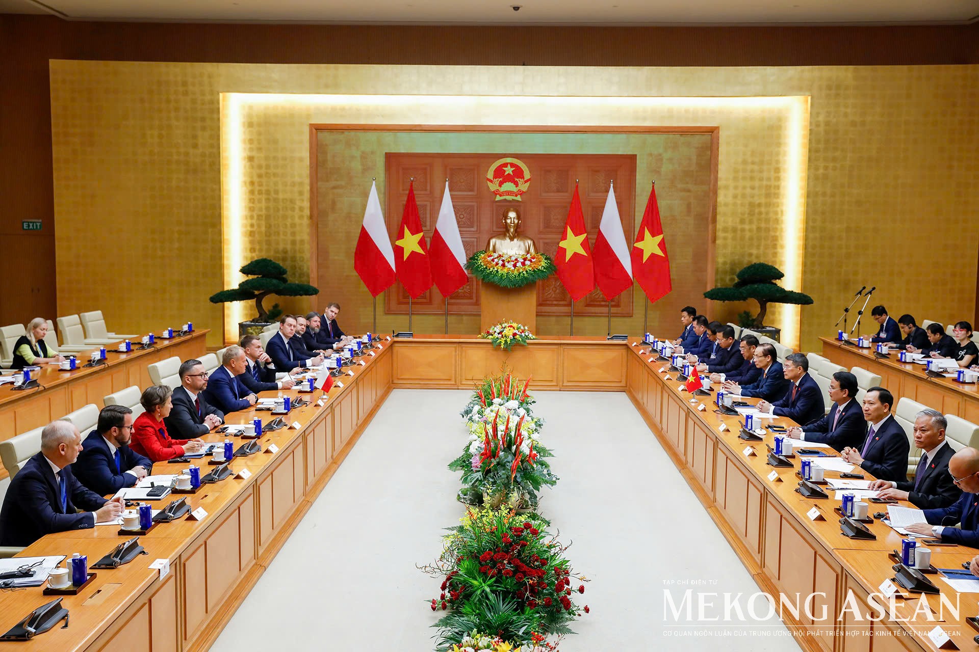 Thủ tướng Lê Minh Hưng chủ trì lễ đón chính thức Thủ tướng Ba Lan