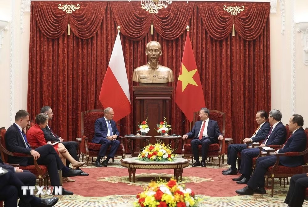 Hai nhà Lãnh đạo tin tưởng quan hệ Việt Nam - Ba Lan sẽ tiếp tục phát triển mạnh mẽ. Ảnh: TTXVN.