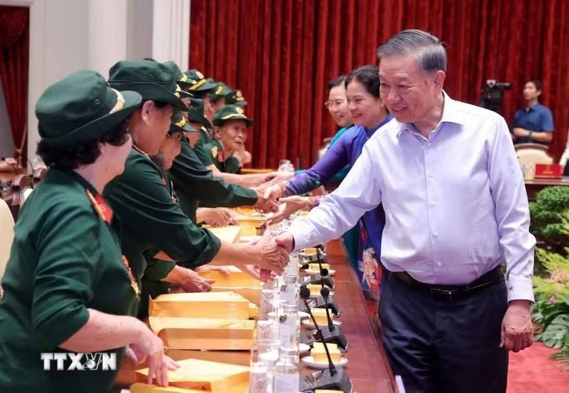 Tổng Bí thư, Chủ tịch nước gặp mặt Đại đội nữ lái xe Trường Sơn