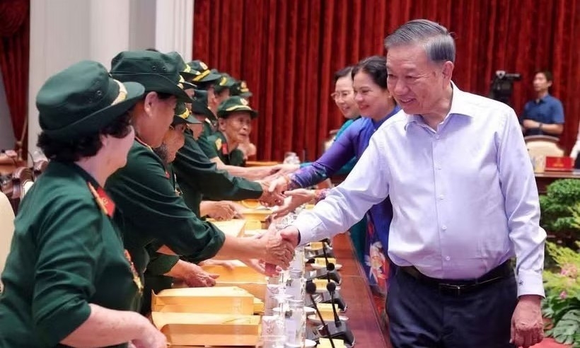 Tổng Bí thư, Chủ tịch nước gặp mặt Đại đội nữ lái xe Trường Sơn
