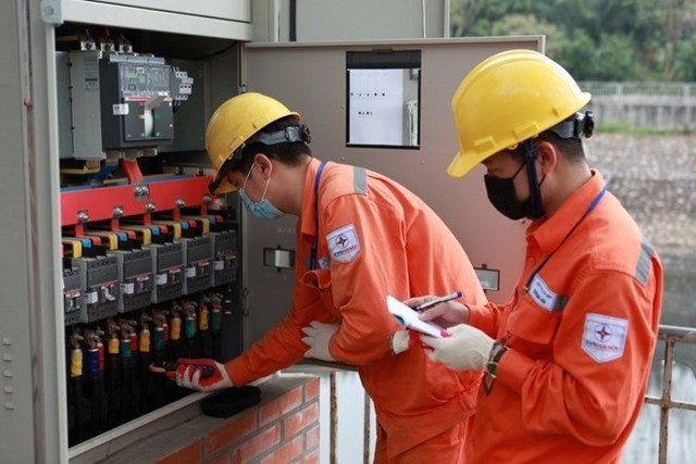 Xem xét giảm thuế tiêu thụ đặc biệt với xăng về 0% và giảm giá điện