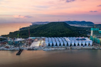 Mái thép 12.000 tấn định hình Trung tâm Hội nghị APEC tại Phú Quốc