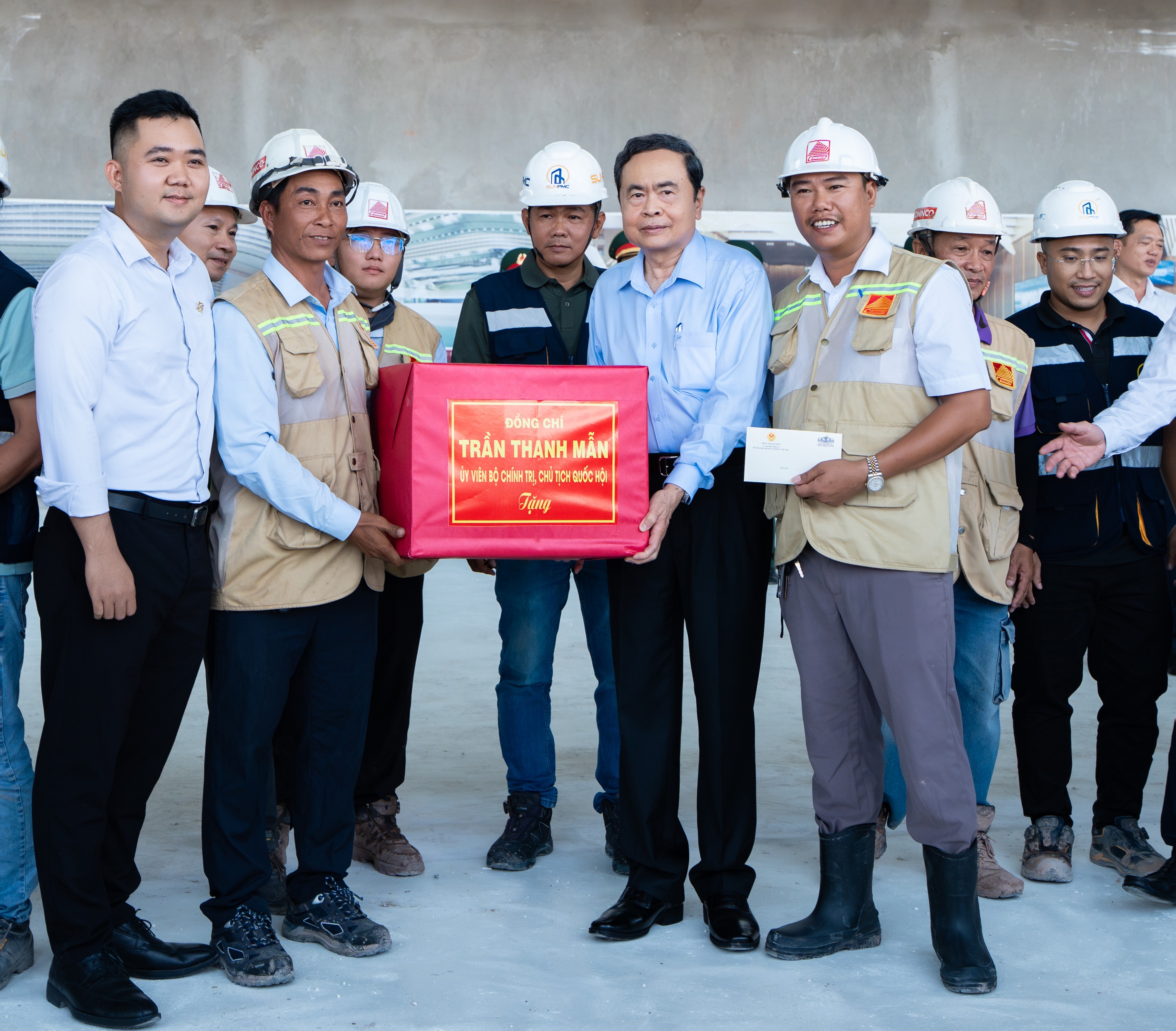 Mái thép 12.000 tấn định hình Trung tâm Hội nghị APEC tại Phú Quốc