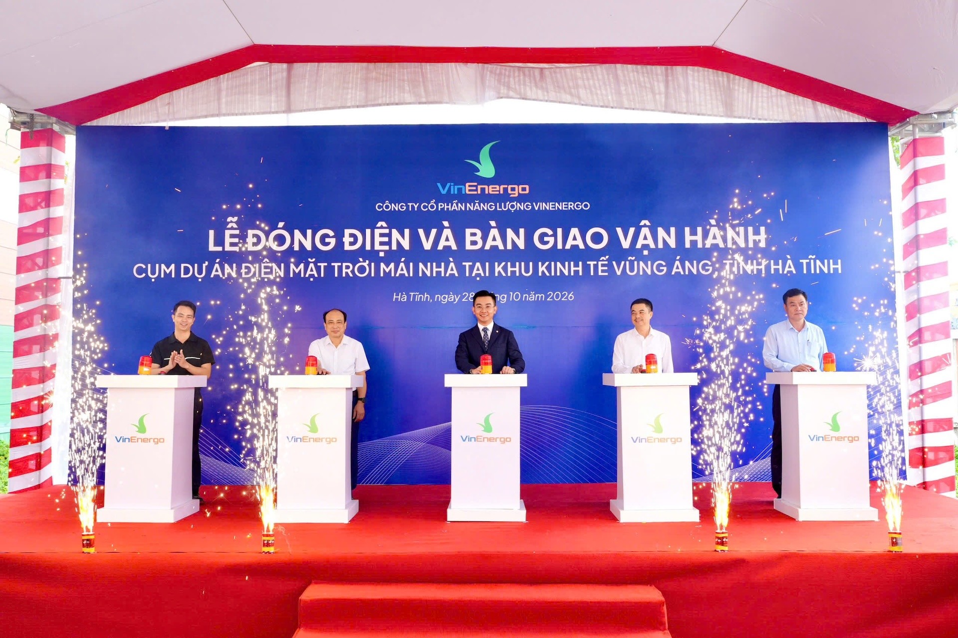 VinEnergo vận hành hệ thống điện mặt trời kết hợp pin lưu trữ tại Vũng Áng