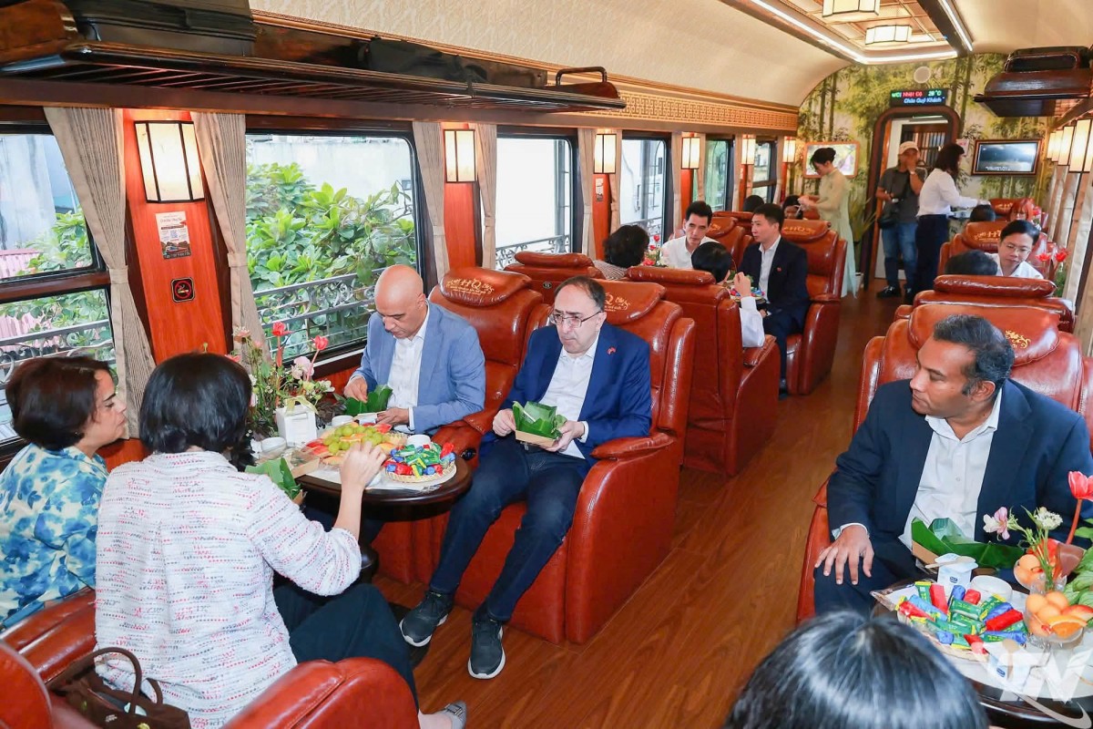 Chuyến tàu Di sản đưa văn hóa trà Thái Nguyên đến gần bạn bè quốc tế