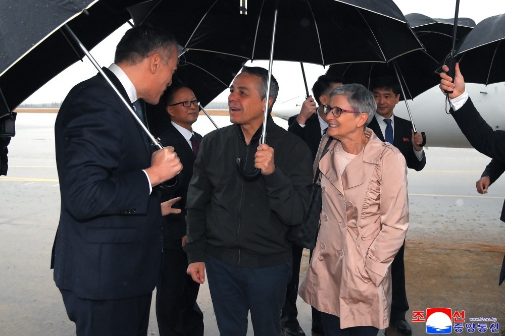 Ngoại trưởng Thụy Sĩ Ignazio Cassis tại Sân bay Quốc tế Bình Nhưỡng. Ảnh: KCNA