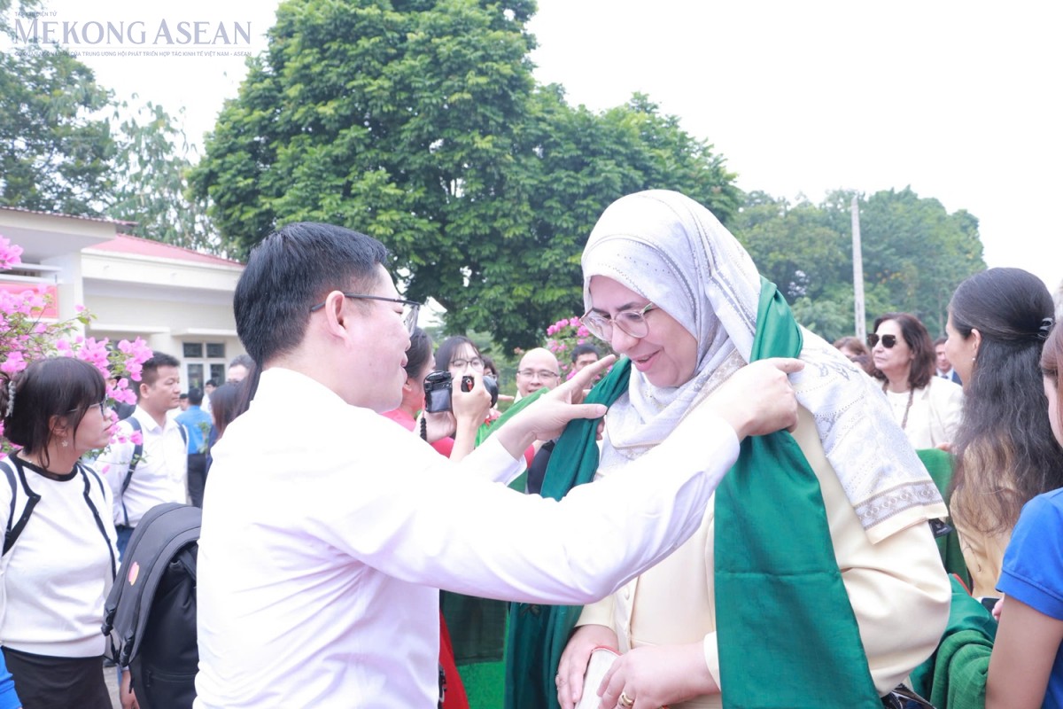 Chuyến tàu Di sản đưa văn hóa trà Thái Nguyên đến gần bạn bè quốc tế. Ảnh: Ngọc Linh