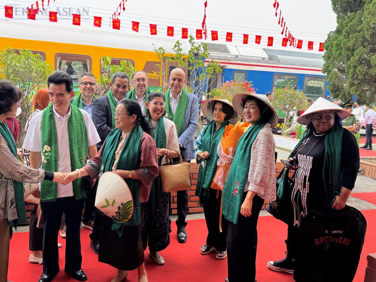 Chuyến tàu Di sản đưa văn hóa trà Thái Nguyên đến gần bạn bè quốc tế. Ảnh: Ngọc Linh