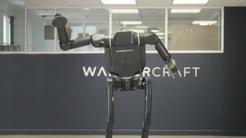 Công ty Pháp giới thiệu robot hình người không đầu