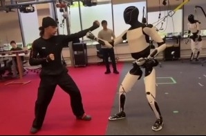 Video robot hình người của Tesla đấu võ với người thật