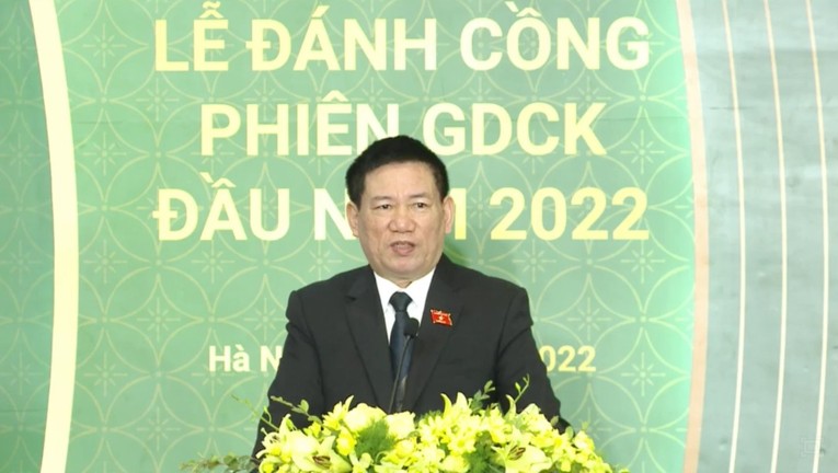Bộ trưởng Bộ T&agrave;i ch&iacute;nh ph&aacute;t biểu tại Lễ đ&aacute;nh cồng khai trương phi&ecirc;n giao dịch chứng kho&aacute;n đầu năm 2022