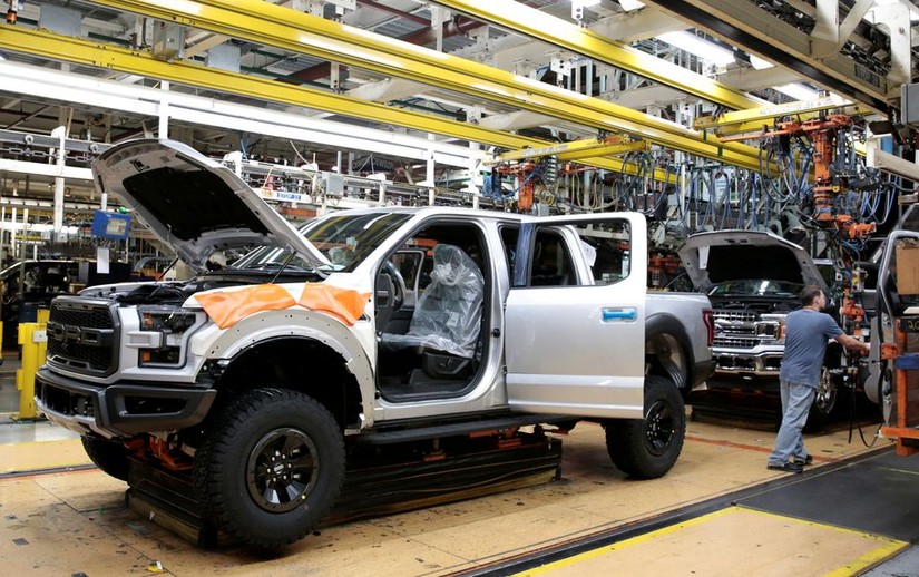 Nh&agrave; m&agrave;y của Ford tại bang Michigan, Mỹ. Ảnh: Reuters