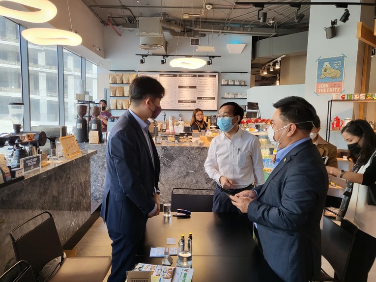 Doanh nghiệp Việt gặp gỡ v&agrave; trao đổi với c&aacute;c đối t&aacute;c tại thị trường UAE - Ảnh: Bộ C&ocirc;ng thương