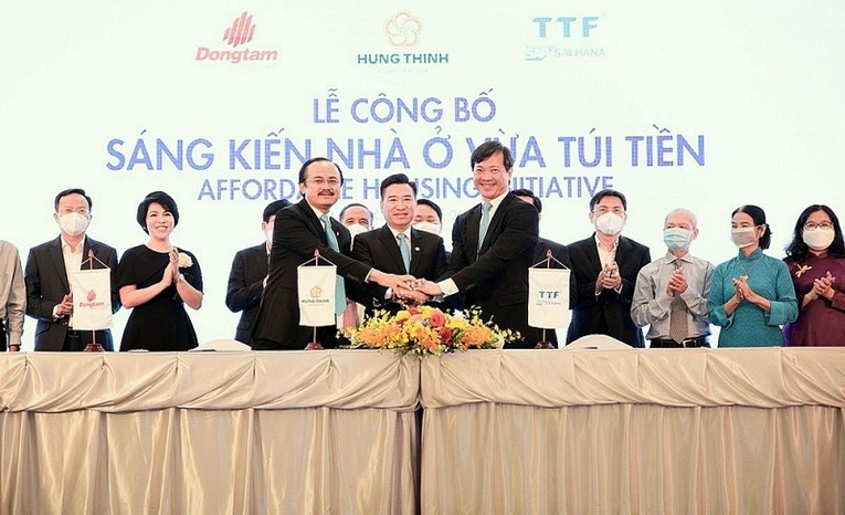 L&atilde;nh đạo ba doanh nghiệp bắt tay l&agrave;m nh&agrave; gi&aacute; rẻ trong thời gian tới