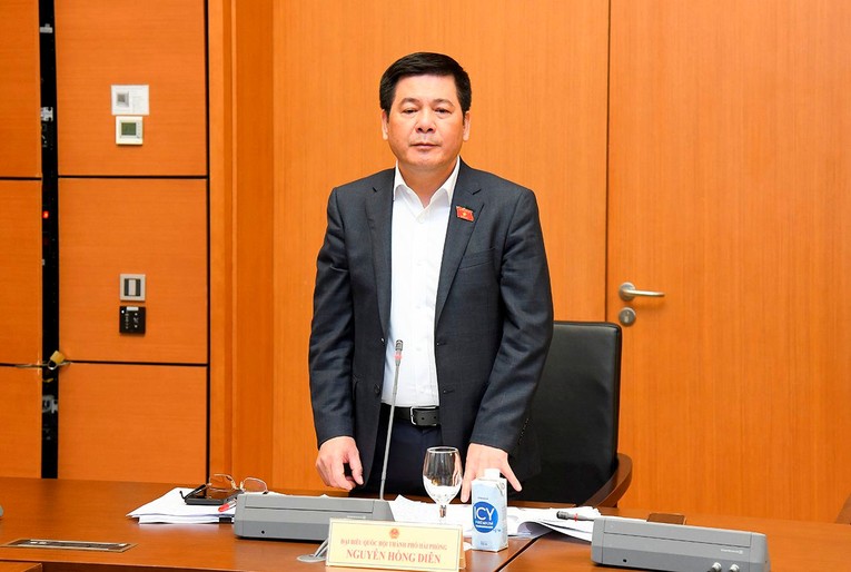 Bộ trưởng Bộ C&ocirc;ng thương Nguyễn Hồng Di&ecirc;n ph&aacute;t biểu tại phi&ecirc;n họp s&aacute;ng 6/1. Nguồn: Internet.