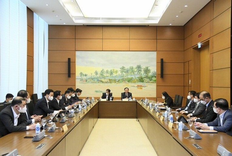 C&aacute;c đại biểu tham gia thảo luận tổ về Luật Điện lực sửa đổi, s&aacute;ng 6/1. Nguồn: Internet.