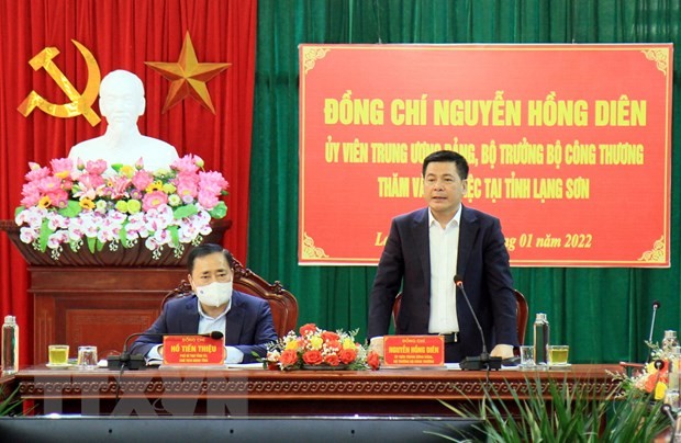 Bộ trưởng Bộ C&ocirc;ng Thương ph&aacute;t biểu tại buổi l&agrave;m việc. Ảnh: TTXVN