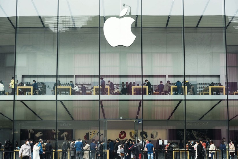 Apple ghi nhận doanh số b&aacute;n h&agrave;ng qu&yacute; IV kỷ lục nhờ iPhone 13. Ảnh: AFP