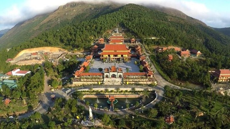 Ch&ugrave;a T&acirc;y Thi&ecirc;n thuộc x&atilde; Đại Đ&igrave;nh, huyện Tam Đảo, tỉnh Vĩnh Ph&uacute;c.