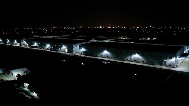 Nh&igrave;n từ tr&ecirc;n cao, KCN Nam Cầu Kiền về đ&ecirc;m nh&igrave;n như một thị trấn nhỏ.