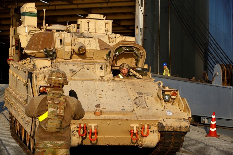 Mỹ sẽ gửi xe chiến đấu bộ binh Bradley cho Ukraine. Ảnh: Reuters