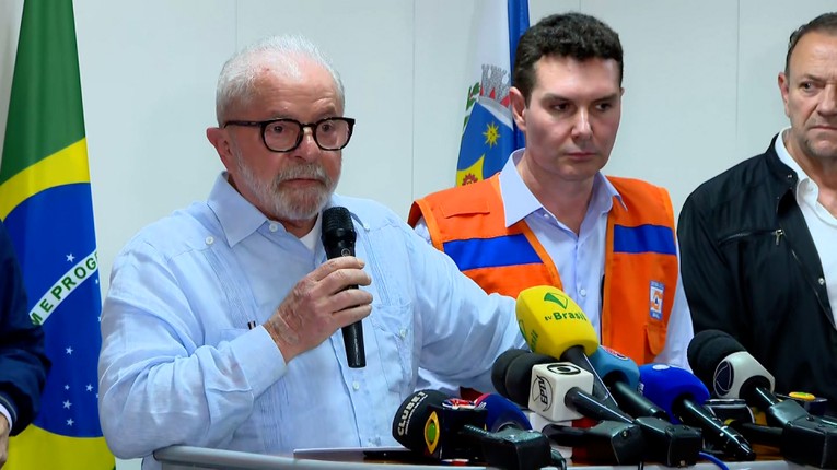 Tổng thống Brazil Lula da Silva tại cuộc họp b&aacute;o ng&agrave;y 8/1. Ảnh: CNN Brasil