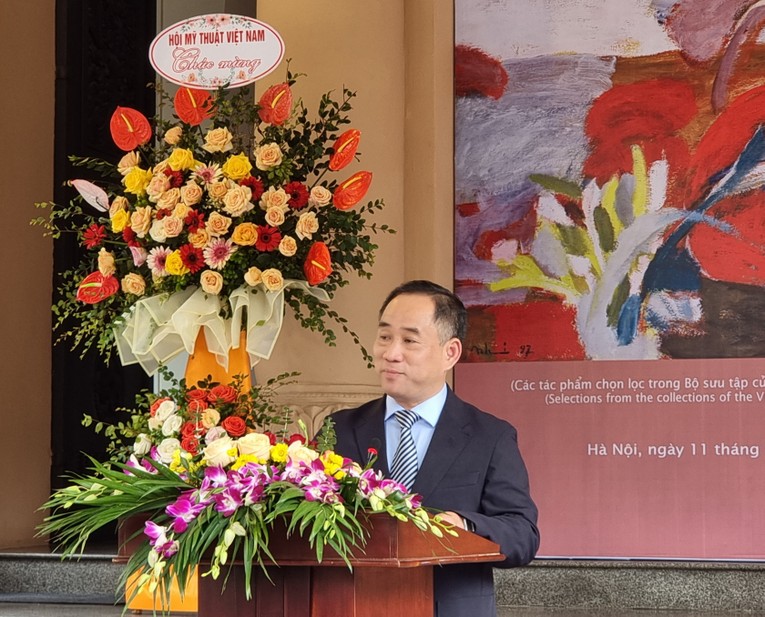 TS. Nguyễn Anh Minh, Gi&aacute;m đốc Bảo t&agrave;ng Mỹ thuật Việt Nam ph&aacute;t biểu khai mạc triển l&atilde;m. Ảnh: Anh Thư