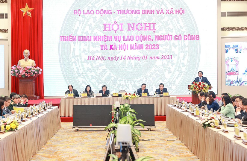 Hội nghị triển khai nhiệm vụ lao động, người c&oacute; c&ocirc;ng v&agrave; x&atilde; hội 2023, ng&agrave;y 14/1. Ảnh: VGP.