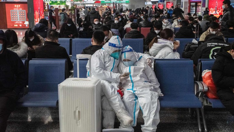 Cảnh người d&acirc;n trở về qu&ecirc; tại nh&agrave; ga T&acirc;y Tế Nam thuộc tỉnh Sơn Đ&ocirc;ng, Trung Quốc. Ảnh: Getty Images