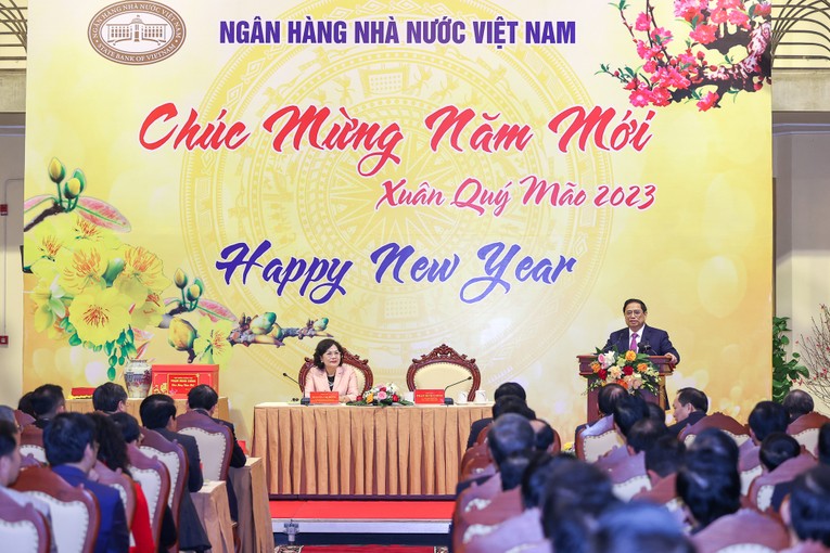 Thủ tướng Phạm Minh Ch&iacute;nh nhấn mạnh, th&aacute;o gỡ được kh&oacute; khăn của thị trường bất động sản sẽ xử l&yacute; được nhiều vấn đề kh&aacute;c - Ảnh: VGP