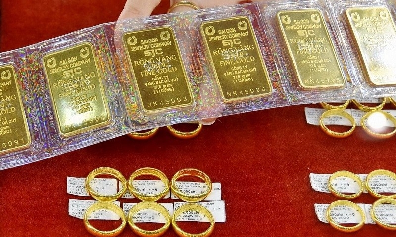 Giá vàng SJC quay đầu giảm gần 10 triệu đồng/lượng, rời mốc đỉnh vừa lập
