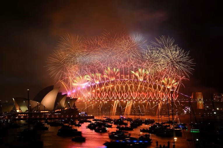 Ph&aacute;o hoa thắp s&aacute;ng bầu trời Cầu Cảng Sydney, Australia. Ảnh: Getty Images
