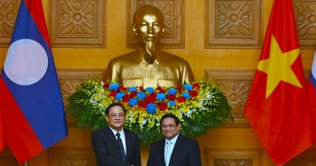 Việt Nam - Lào nhất trí tăng cường kết nối nền kinh tế hai nước