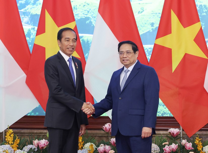 Thủ tướng Phạm Minh Ch&iacute;nh v&agrave; Tổng thống Indonesia Joko Widodo. Ảnh: VGP