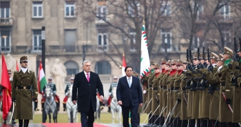 Thủ tướng Hungary chủ trì lễ đón chính thức Thủ tướng Phạm Minh Chính